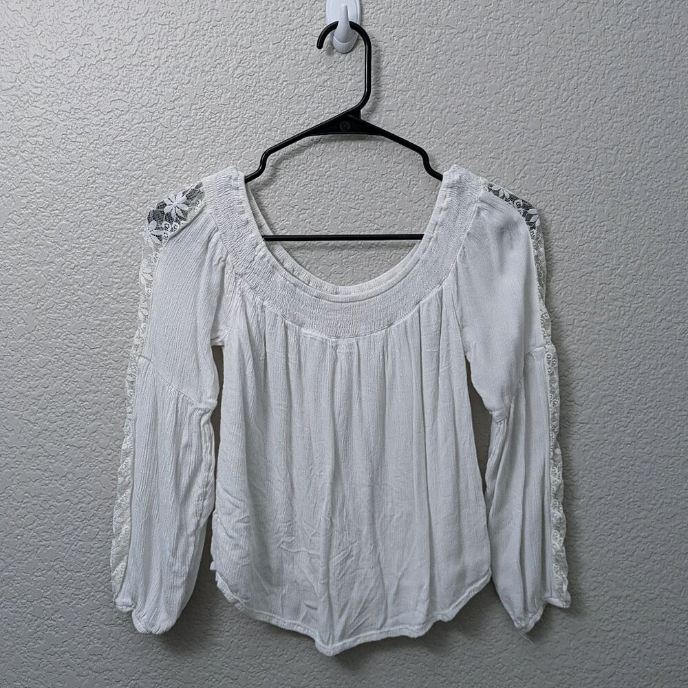 Hollister white off the shoulder lace blouse - Size XS